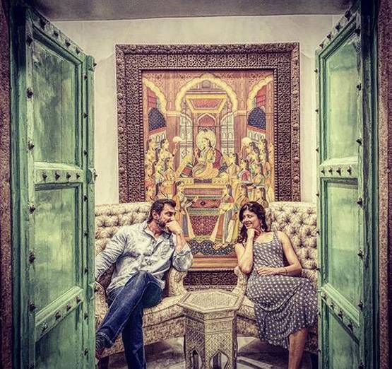 शर्टलेस नवाब शाह-रेड बिकिनी में पूजा बत्रा, वायरल हो रही नई तस्वीरें