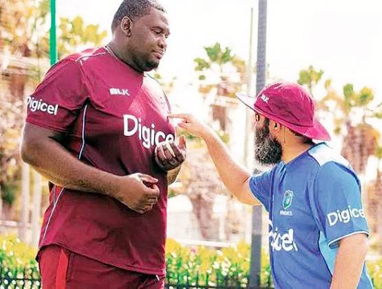 दुनिया के सबसे वजनी क्रिकेटर का डेब्यू, 140 किलो है वजन