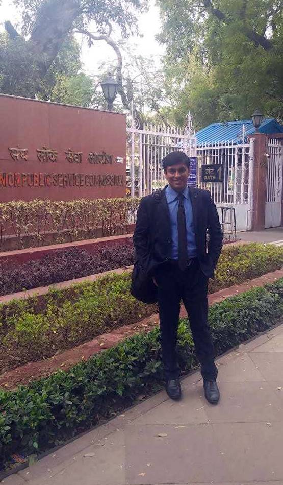 IAS बनने के लिए घंटों पढ़ना जरूरी नहीं, पढ़ें, UPSC टॉपर के टिप्स