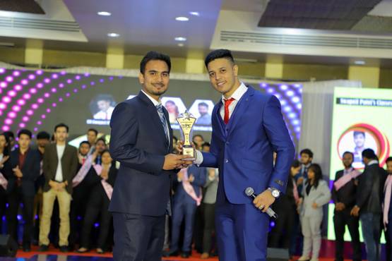 पिता टेलर, बेटा बना CA टॉपर, जानें किस स्ट्रेटजी से पाई सफलता