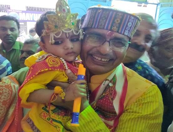 देशभर में जन्माष्टमी की धूम, मंदिरों में दिखा कृष्ण भक्तों का उत्साह