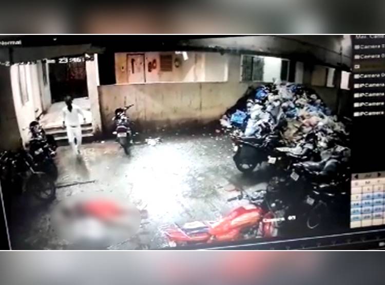 ब‍िल्ड‍िंग से लगाई लड़की ने रात में छलांग, CCTV में कैद लाइव सुसाइड