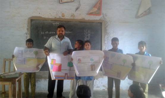 सैलरी से स्कूल की लड़कियों के लिए बनवाए शौचालय, बढ़ी अटेंडेंस