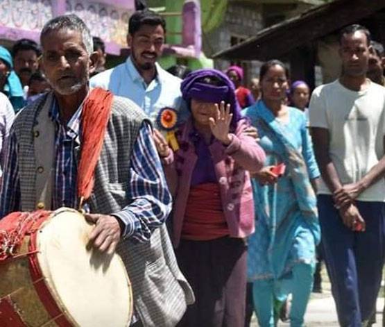 जब टीचर ने ली विदाई, तो रो पड़ा स्कूल का हर बच्चा, देखें-PHOTOS