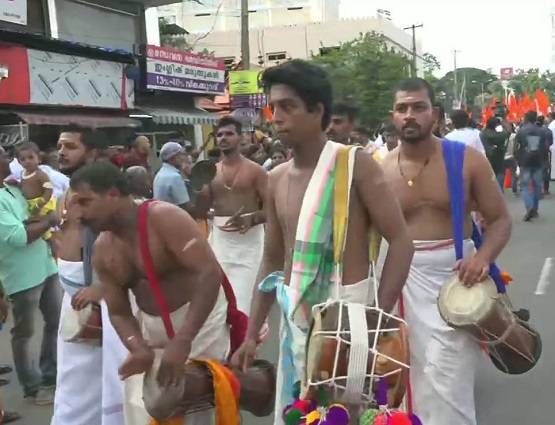 देशभर में जन्माष्टमी की धूम, मंदिरों में दिखा कृष्ण भक्तों का उत्साह