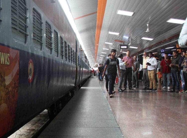 ट्रेन में सफर के दौरान उठाएं शॉपिंग का लुत्‍फ, रेलवे की नई पहल