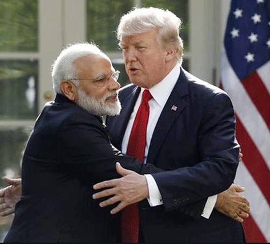 झप्पी के बाद अब थपकी, देखें- पीएम मोदी की विदेशी नेताओं संग डिप्लोमेसी