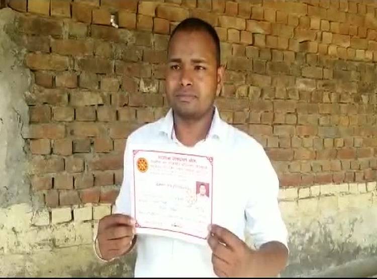 साहूकार के कर्ज से परेशान था किसान, किडनी बेचने का किया ऐलान साहूकार के कर्ज से परेशान था किसान, किडनी बेचने का किया ऐलान
