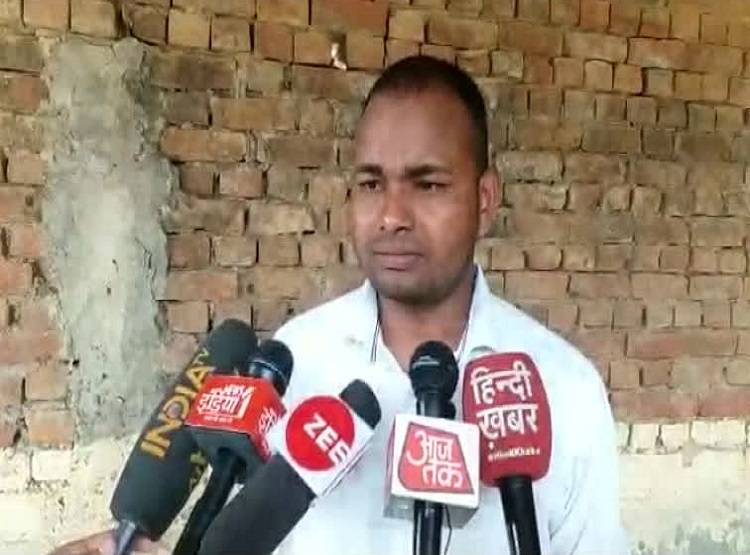 साहूकार के कर्ज से परेशान था किसान, किडनी बेचने का किया ऐलान साहूकार के कर्ज से परेशान था किसान, किडनी बेचने का किया ऐलान
