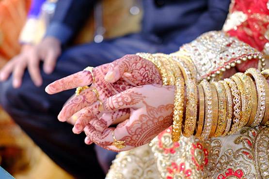 17 साल की लड़की की कजन से जबरन करा दी शादी, घर छोड़कर भागी