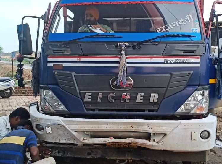 ड्राइवर को हार्ट अटैक, स‍िलेंडर भरा ट्रक पेट्रोल पंप में घुसा, फ‍िर...