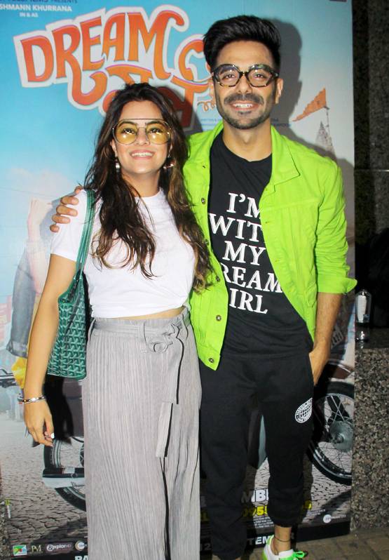 ड्रीम गर्ल: स्क्रीनिंग में फैमिली संग दिखे आयुष्मान, पहुंचे ये सितारे