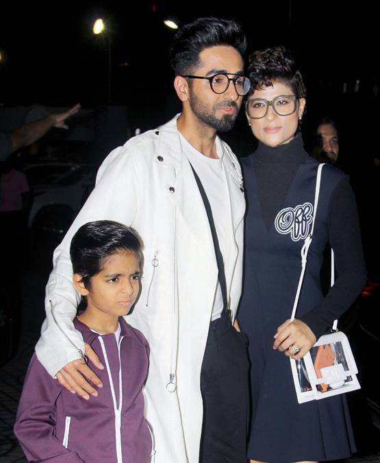 ड्रीम गर्ल: स्क्रीनिंग में फैमिली संग दिखे आयुष्मान, पहुंचे ये सितारे