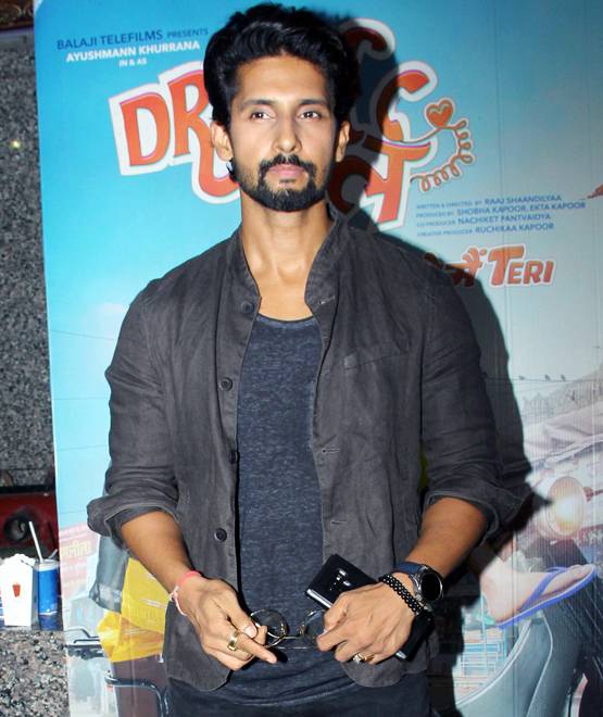 ड्रीम गर्ल: स्क्रीनिंग में फैमिली संग दिखे आयुष्मान, पहुंचे ये सितारे