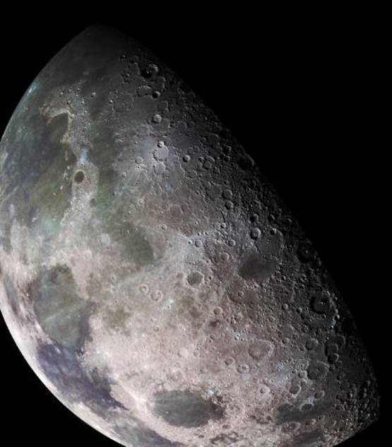 अंतरिक्ष यात्री चांद पर छोड़ आते हैं कबाड़, जानें कितना कचरा जमा