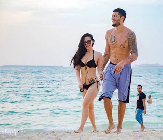 बॉयफ्रेंड संग समंदर किनारे एंजॉय करते दिखीं कृष्णा श्रॉफ