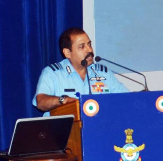 WW-2 लड़े थे दादा, IAF में पिता-बेटी, भदौरिया बने एयरफोर्स चीफ