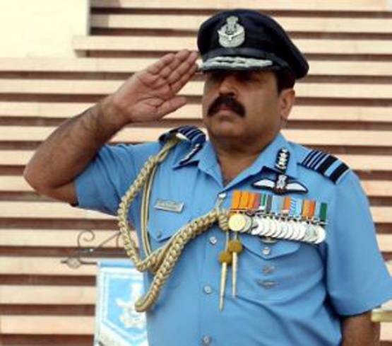 WW-2 लड़े थे दादा, IAF में पिता-बेटी, भदौरिया बने एयरफोर्स चीफ