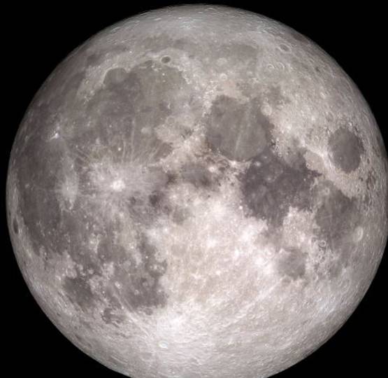 अंतरिक्ष यात्री चांद पर छोड़ आते हैं कबाड़, जानें कितना कचरा जमा