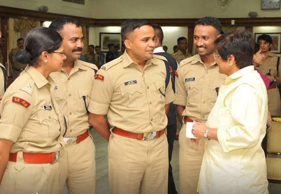 UPSC परीक्षा देने के लिए छोड़ीं कई नौकरी, IPS बनकर रहा ये शख्स