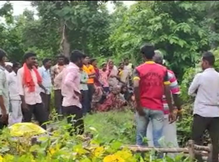 कुएं में तैरती दिखीं पांच लाशें, चार बेट‍ियों के साथ मां की मौत