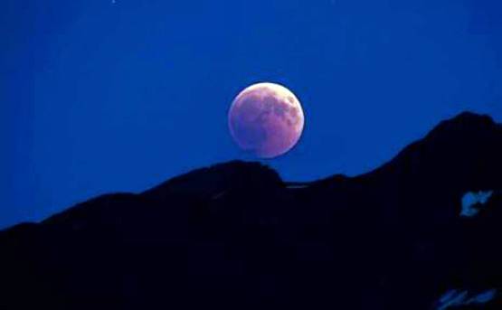 अंतरिक्ष यात्री चांद पर छोड़ आते हैं कबाड़, जानें कितना कचरा जमा