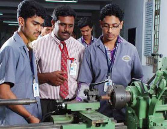 10वीं पास ऐसे करें मैकेनिकल इंजीनियरिंग, खुलेंगे नौकरी के दरवाजे