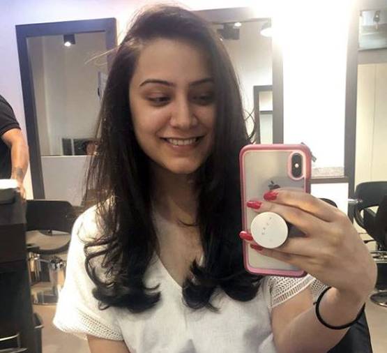 एसिड अटैक से उजड़ी जिंदगियों को संवार रही हैं 26 साल की रिया