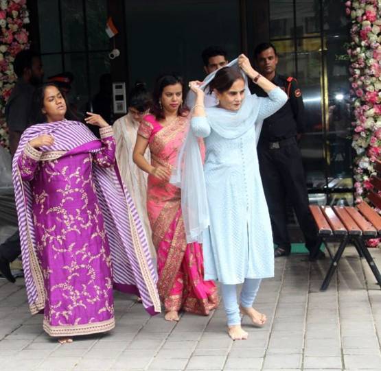 सलमान की बहन घर लाईं गणपति बप्पा, मां सलमा ने आरती उतार यूं किया स्वागत