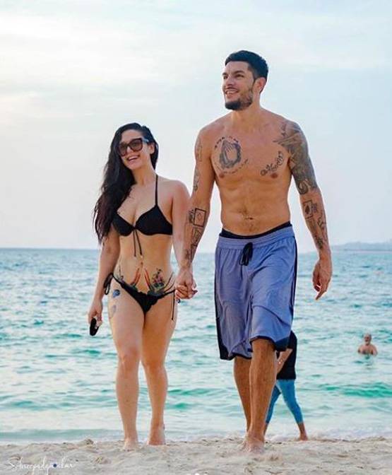 बॉयफ्रेंड संग समंदर किनारे एंजॉय करते दिखीं कृष्णा श्रॉफ