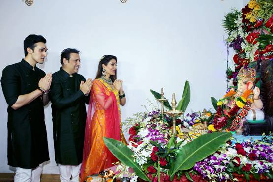 नाना के घर विराजे गणपत‍ि बप्पा, गोव‍िंदा ने बेटे-बेटी संग किया पूजन