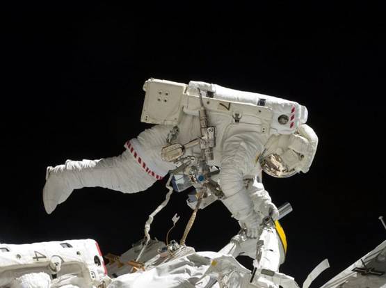 Chandrayan 2: किन खास चीजों से बनता है स्पेस सूट? ऐसे होता है डिजाइन