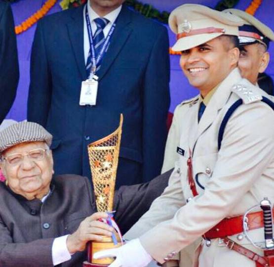 UPSC परीक्षा देने के लिए छोड़ीं कई नौकरी, IPS बनकर रहा ये शख्स