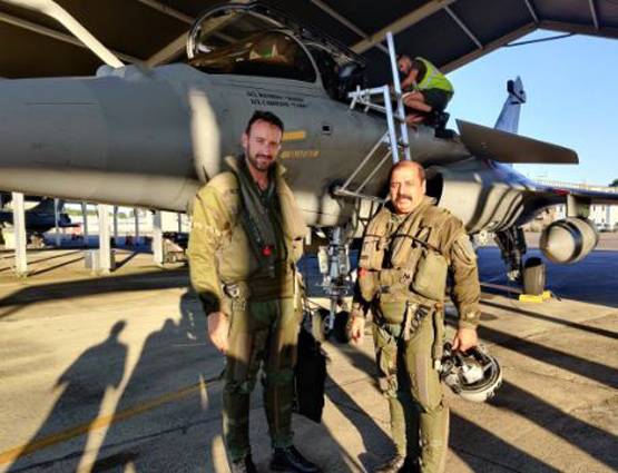 WW-2 लड़े थे दादा, IAF में पिता-बेटी, भदौरिया बने एयरफोर्स चीफ