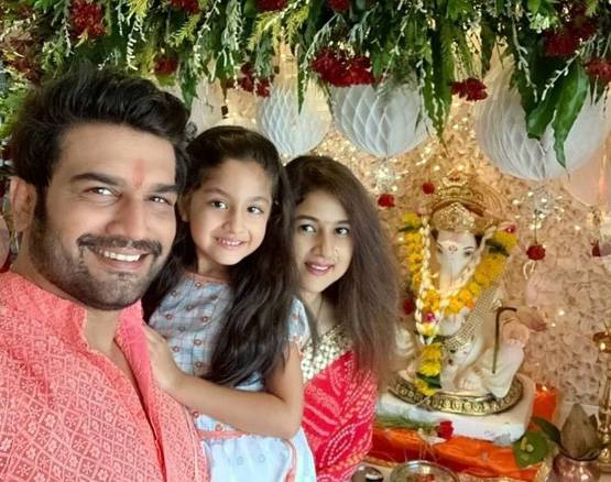 गणेश पूजा के जश्न में डूबे TV सितारे, घर में यूं किया बप्पा का स्वागत