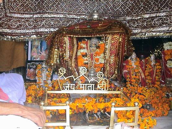 वैष्णो देवी 5वां सबसे अमीर मंदिर, हर साल दान पेटी में आते हैं 500 करोड़