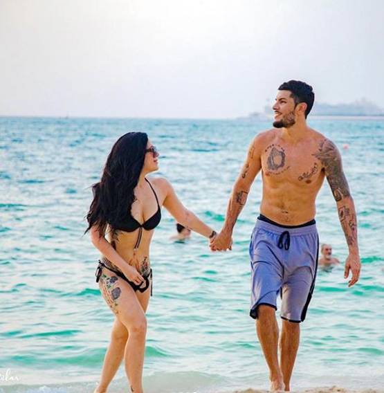 बॉयफ्रेंड संग समंदर किनारे एंजॉय करते दिखीं कृष्णा श्रॉफ