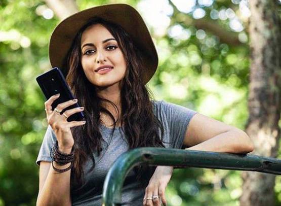 'ब्लैक मैजिक वुमन' बनीं सोनाक्षी, चर्चा में एक्ट्रेस का नया फोटोशूट