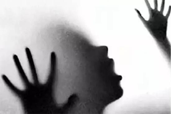 रेप के बाद बना MMS और फि‍र बलात्कर, एमिटी स्टूडेंट ने क‍िया सुसाइड