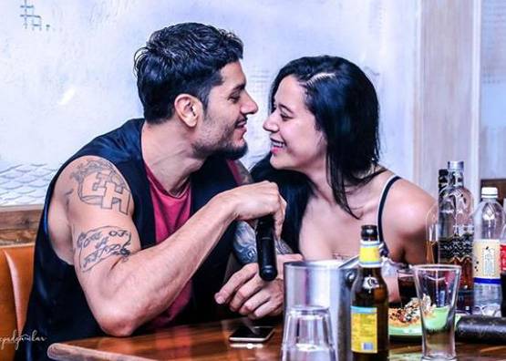 बॉयफ्रेंड संग समंदर किनारे एंजॉय करते दिखीं कृष्णा श्रॉफ