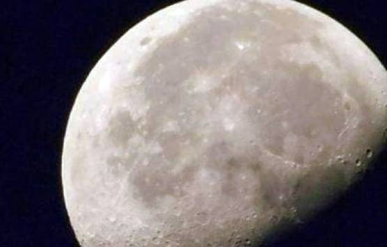 अंतरिक्ष यात्री चांद पर छोड़ आते हैं कबाड़, जानें कितना कचरा जमा