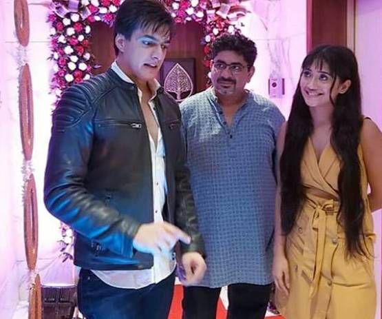 चर्चा में ये रिश्ता... स्टार्स की हाउस पार्टी, दिखा सास-बहू का मॉर्डन लुक