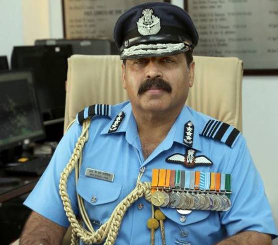 WW-2 लड़े थे दादा, IAF में पिता-बेटी, भदौरिया बने एयरफोर्स चीफ