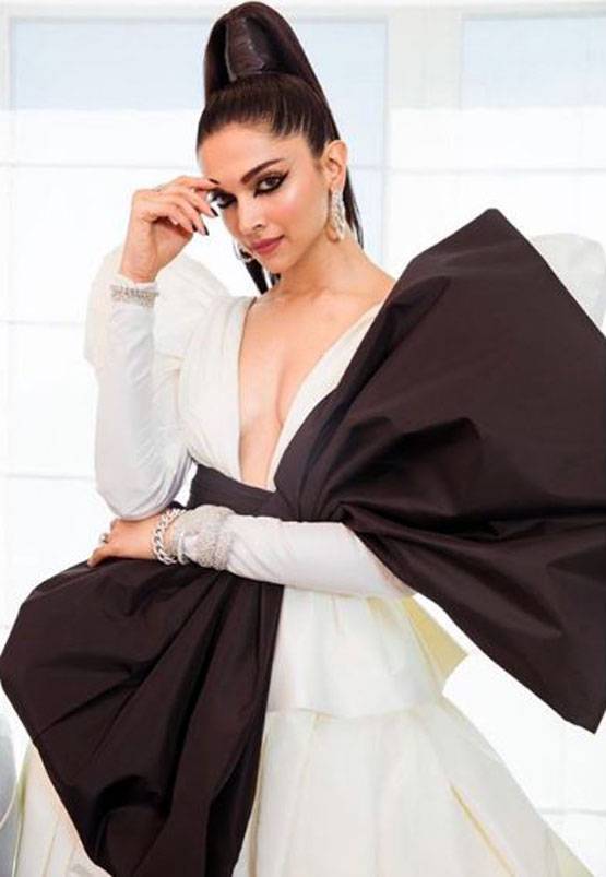 दीपिका पादुकोण दिन में 6 बार खाना खाती हैं, डाइट चार्ट हुआ रिवील