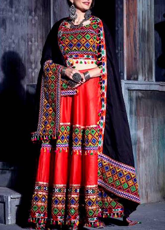 नवरात्रि 2019: डांडिया नाइट पर पहनें ये खास लहंगा, गरबे में जमेगा रंग