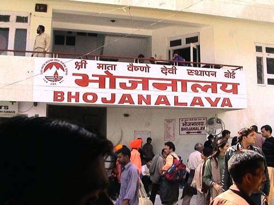 वैष्णो देवी 5वां सबसे अमीर मंदिर, हर साल दान पेटी में आते हैं 500 करोड़