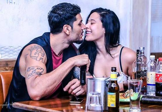 बॉयफ्रेंड संग समंदर किनारे एंजॉय करते दिखीं कृष्णा श्रॉफ