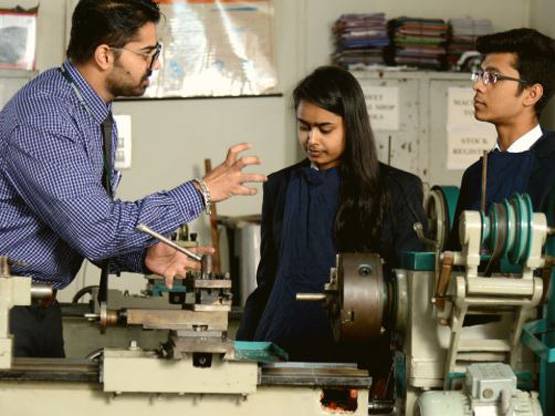 10वीं पास ऐसे करें मैकेनिकल इंजीनियरिंग, खुलेंगे नौकरी के दरवाजे