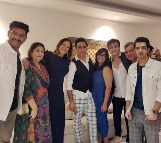 चर्चा में ये रिश्ता... स्टार्स की हाउस पार्टी, दिखा सास-बहू का मॉर्डन लुक