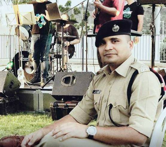 UPSC परीक्षा देने के लिए छोड़ीं कई नौकरी, IPS बनकर रहा ये शख्स